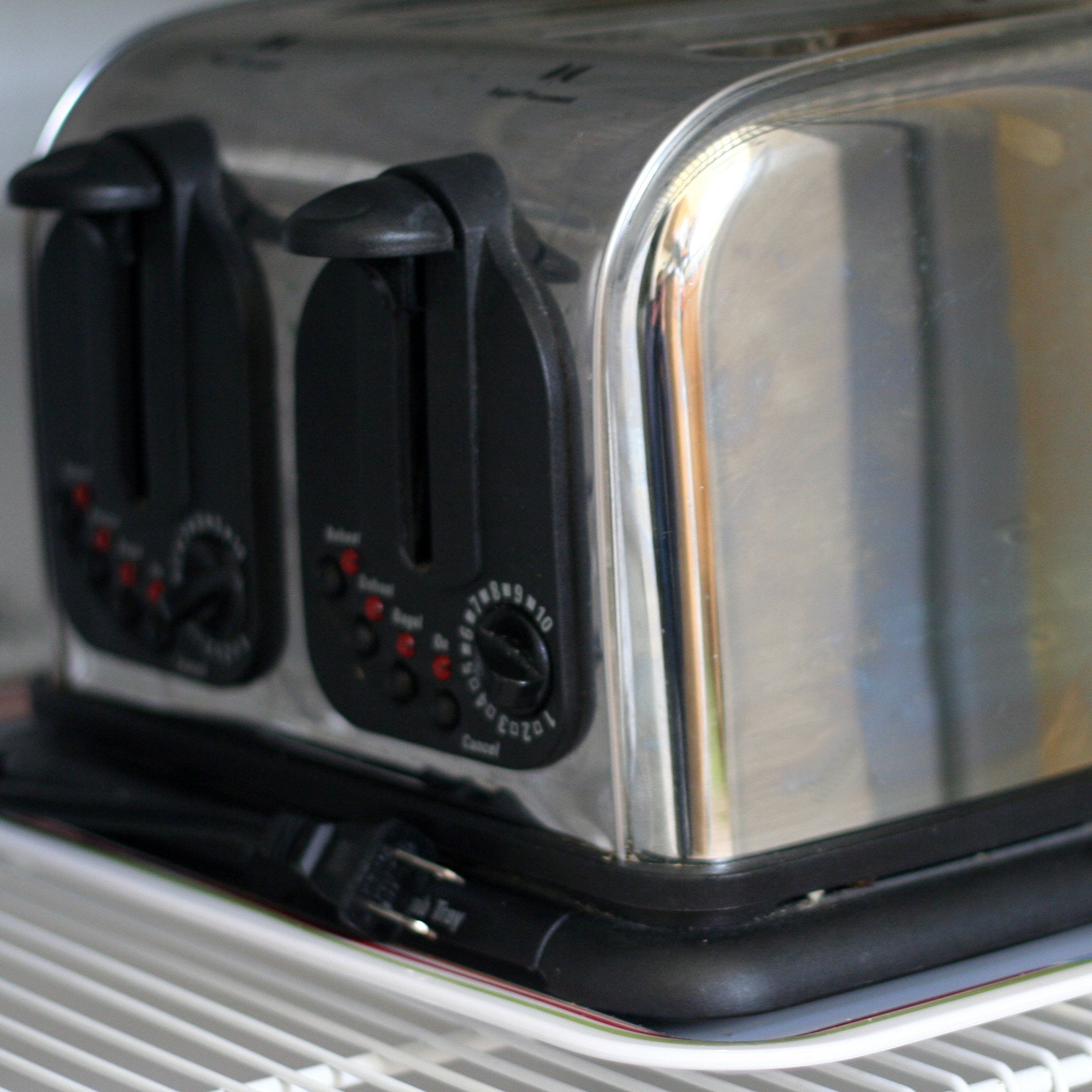 Trays are a great solution for storing and transporting your toaster around the kitchen